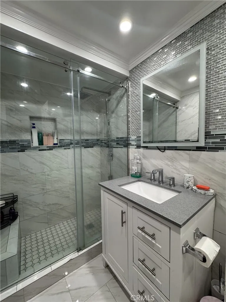 14921 Titus Panorama City, CA 91402