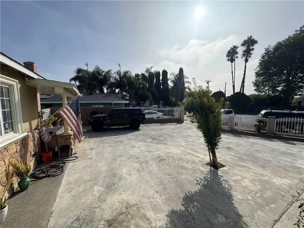 14921 Titus Panorama City, CA 91402