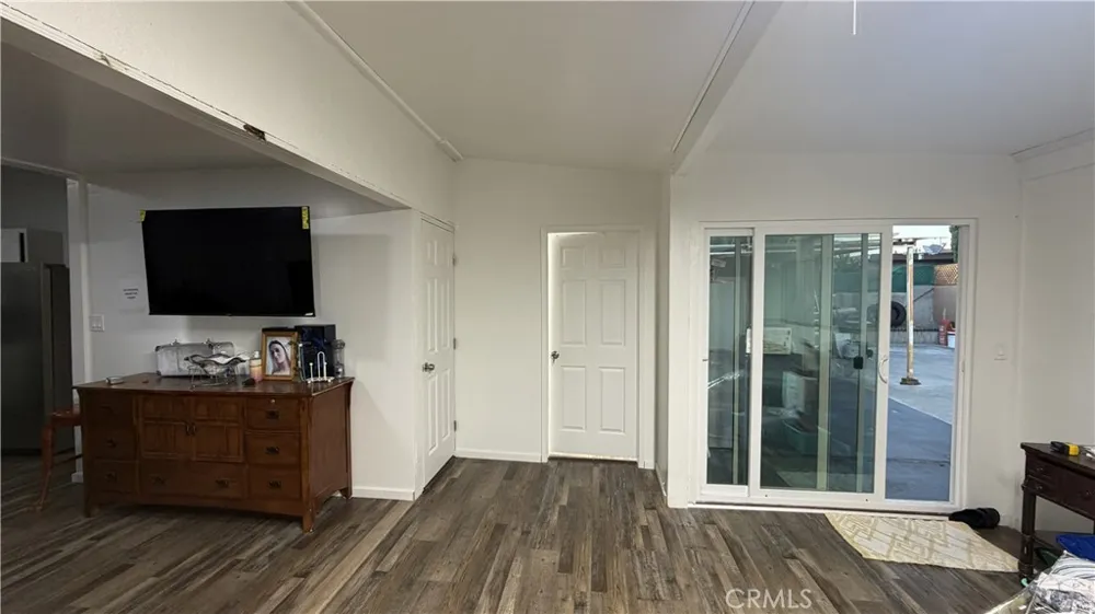 14921 Titus Panorama City, CA 91402