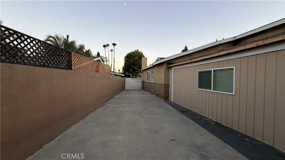 14921 Titus Panorama City, CA 91402