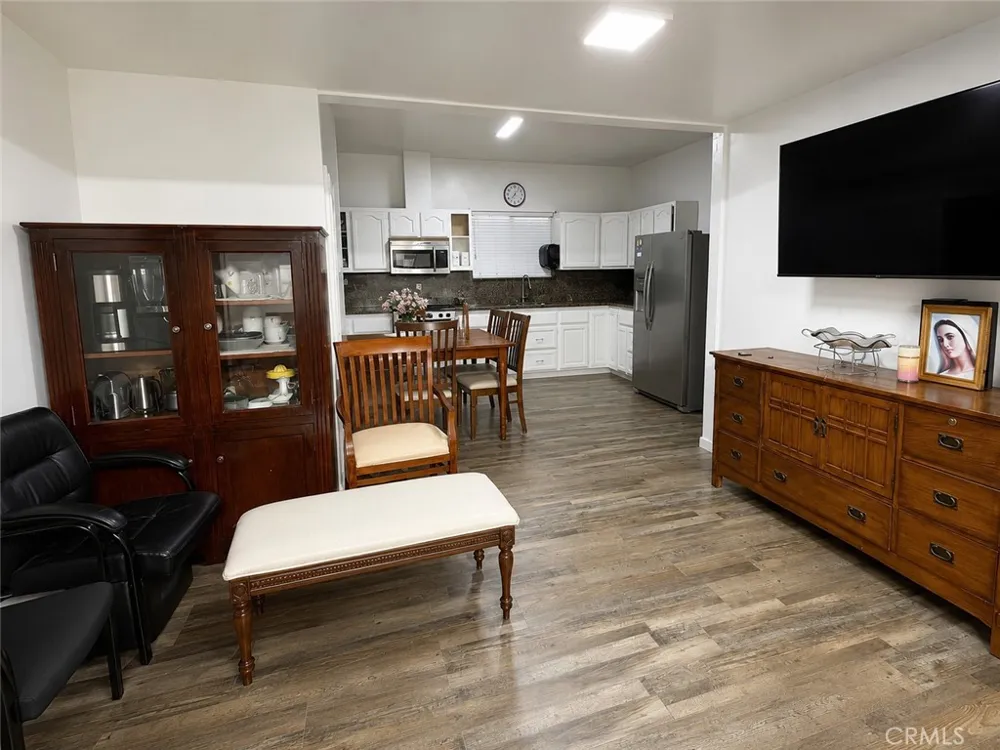 14921 Titus Panorama City, CA 91402