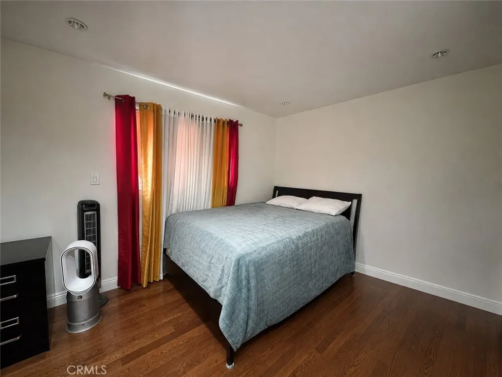 14921 Titus Panorama City, CA 91402