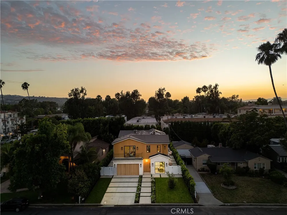 4517 Longridge Avenue Sherman Oaks, CA 91423