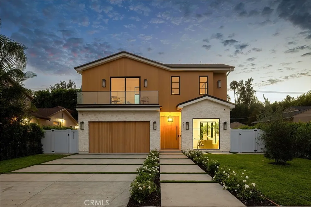 4517 Longridge Avenue Sherman Oaks, CA 91423