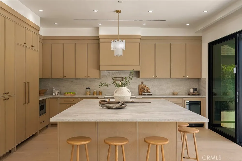 4517 Longridge Avenue Sherman Oaks, CA 91423