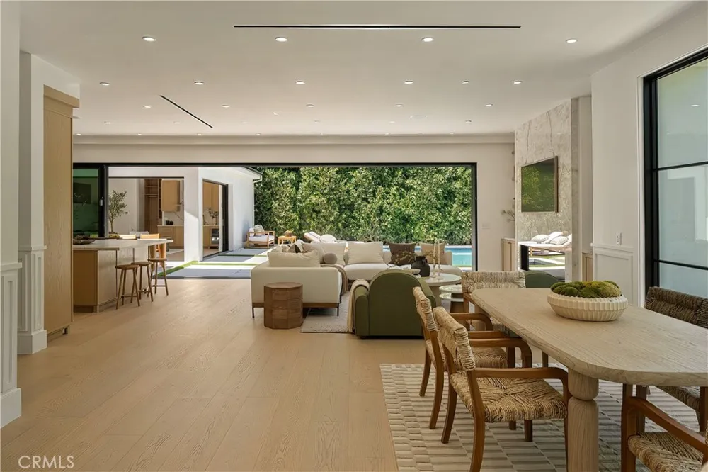 4517 Longridge Avenue Sherman Oaks, CA 91423