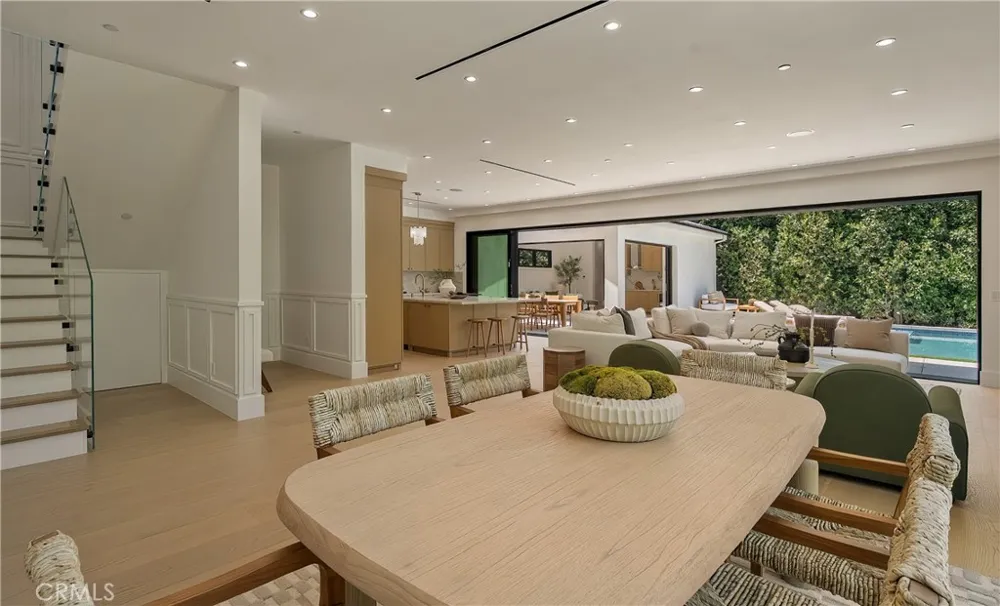 4517 Longridge Avenue Sherman Oaks, CA 91423
