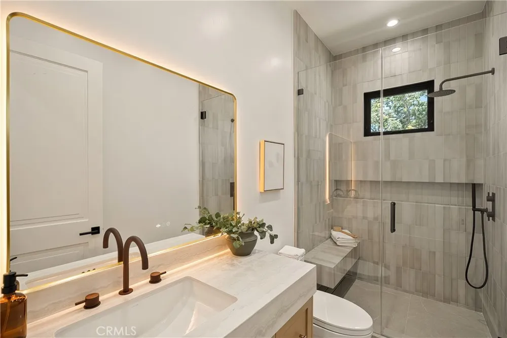 4517 Longridge Avenue Sherman Oaks, CA 91423