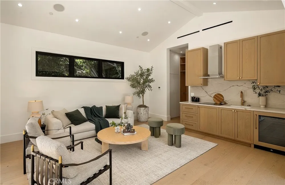 4517 Longridge Avenue Sherman Oaks, CA 91423