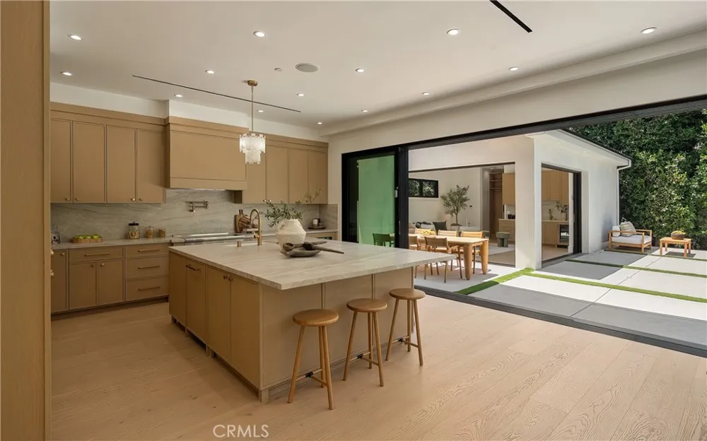 4517 Longridge Avenue Sherman Oaks, CA 91423