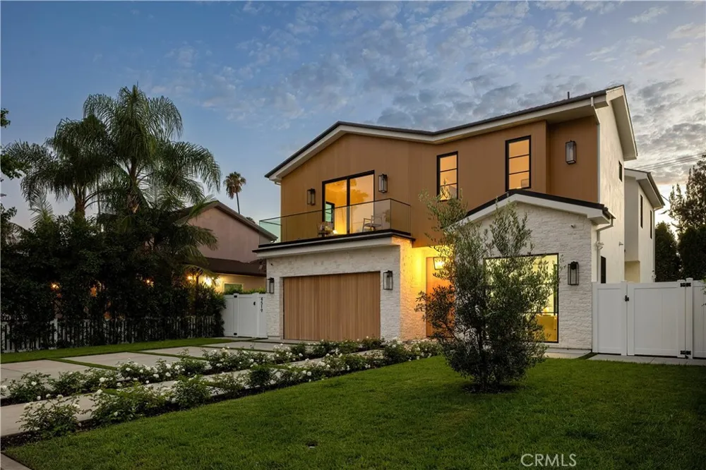 4517 Longridge Avenue Sherman Oaks, CA 91423