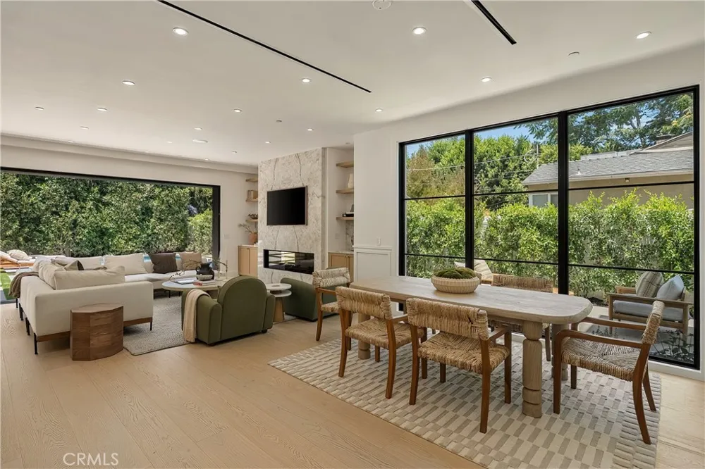 4517 Longridge Avenue Sherman Oaks, CA 91423