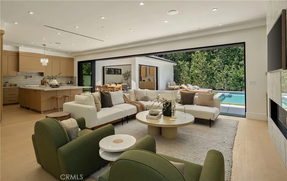 4517 Longridge Avenue Sherman Oaks, CA 91423