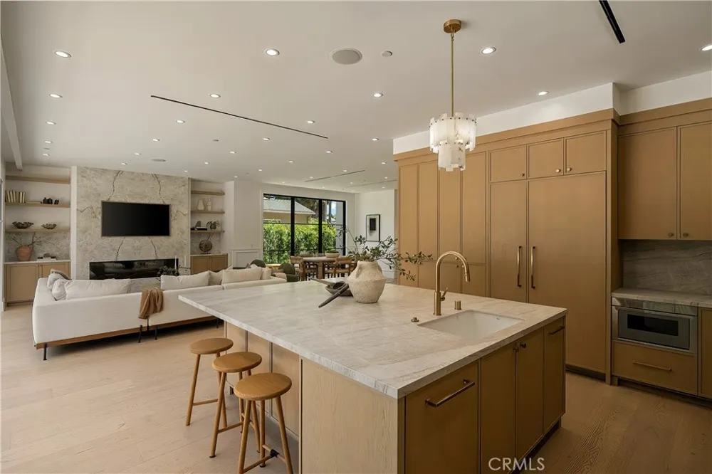4517 Longridge Avenue Sherman Oaks, CA 91423