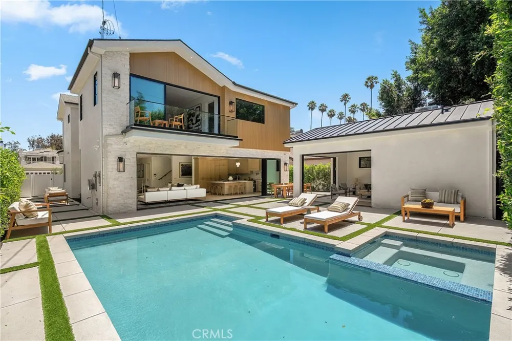 4517 Longridge Avenue Sherman Oaks, CA 91423