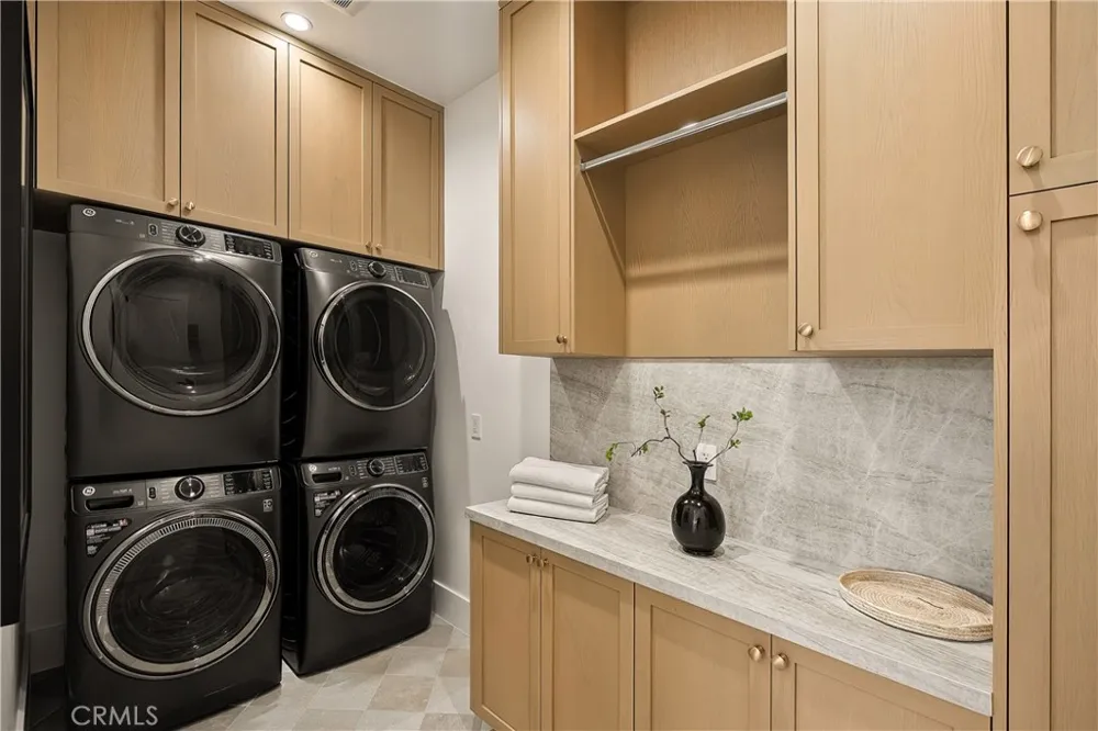 4517 Longridge Avenue Sherman Oaks, CA 91423