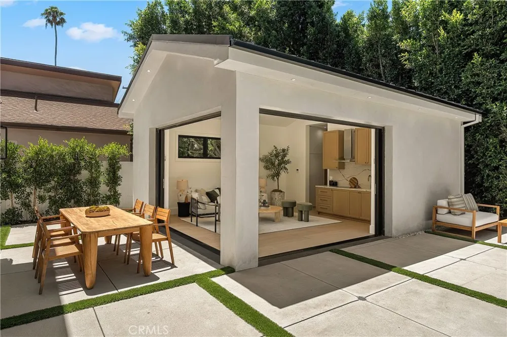 4517 Longridge Avenue Sherman Oaks, CA 91423