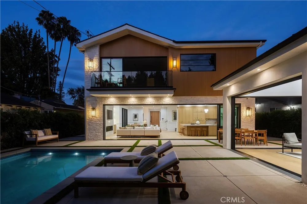 4517 Longridge Avenue Sherman Oaks, CA 91423