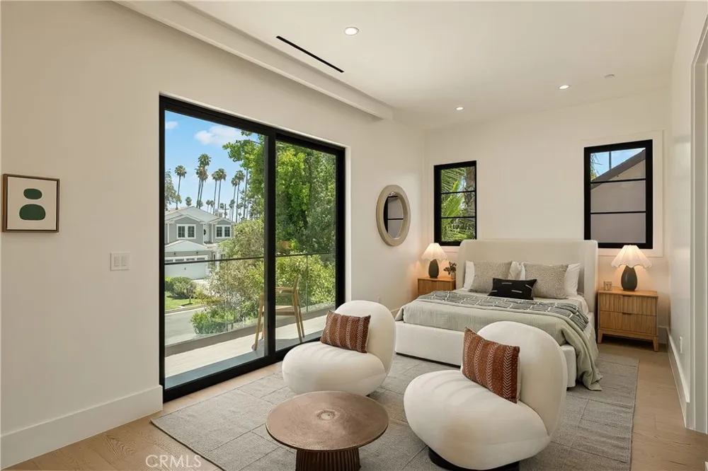 4517 Longridge Avenue Sherman Oaks, CA 91423