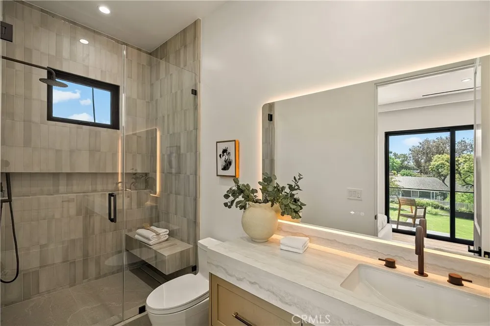 4517 Longridge Avenue Sherman Oaks, CA 91423