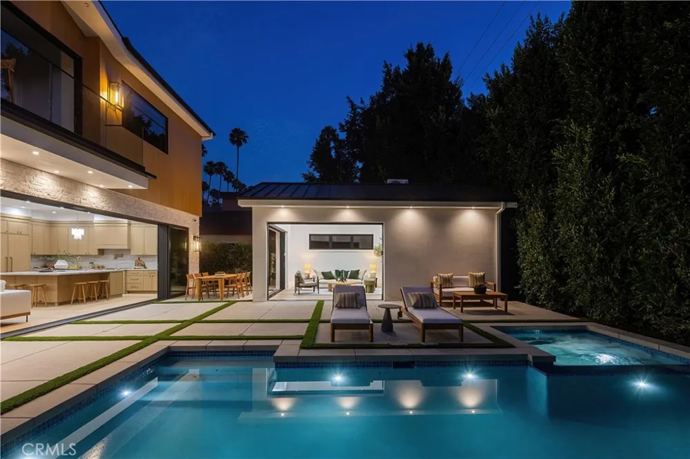 4517 Longridge Avenue Sherman Oaks, CA 91423