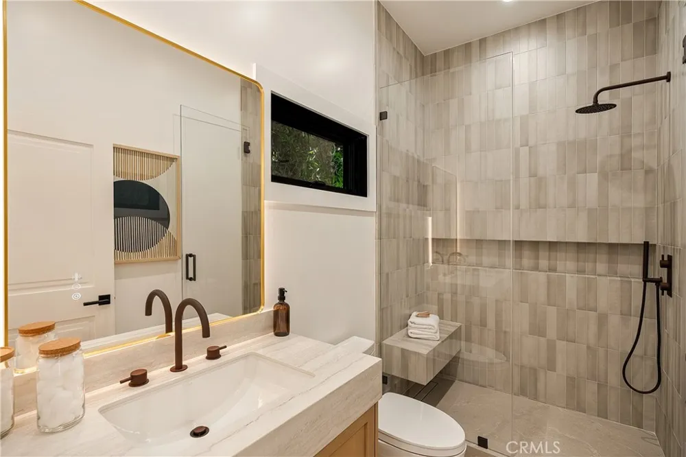 4517 Longridge Avenue Sherman Oaks, CA 91423