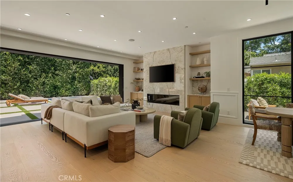 4517 Longridge Avenue Sherman Oaks, CA 91423