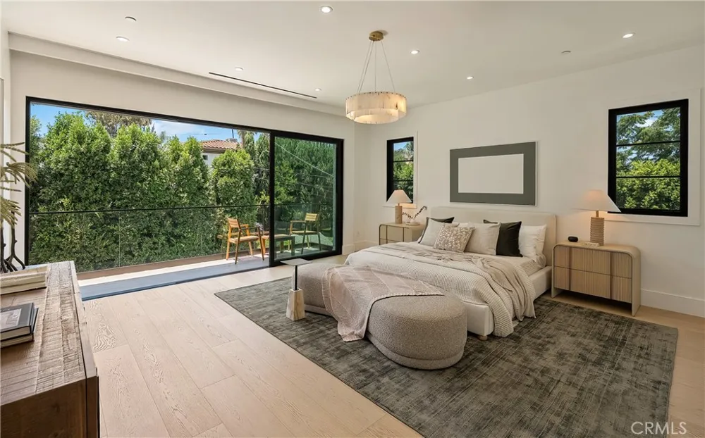 4517 Longridge Avenue Sherman Oaks, CA 91423
