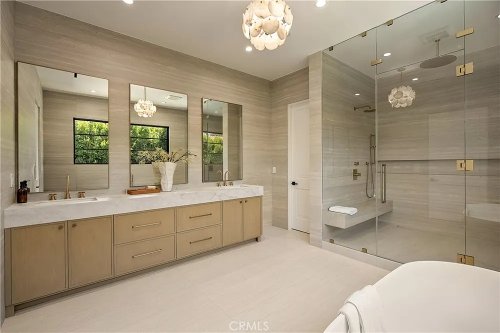4517 Longridge Avenue Sherman Oaks, CA 91423