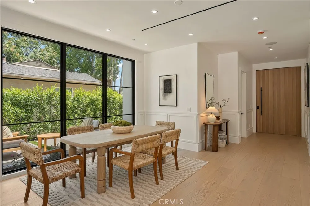 4517 Longridge Avenue Sherman Oaks, CA 91423