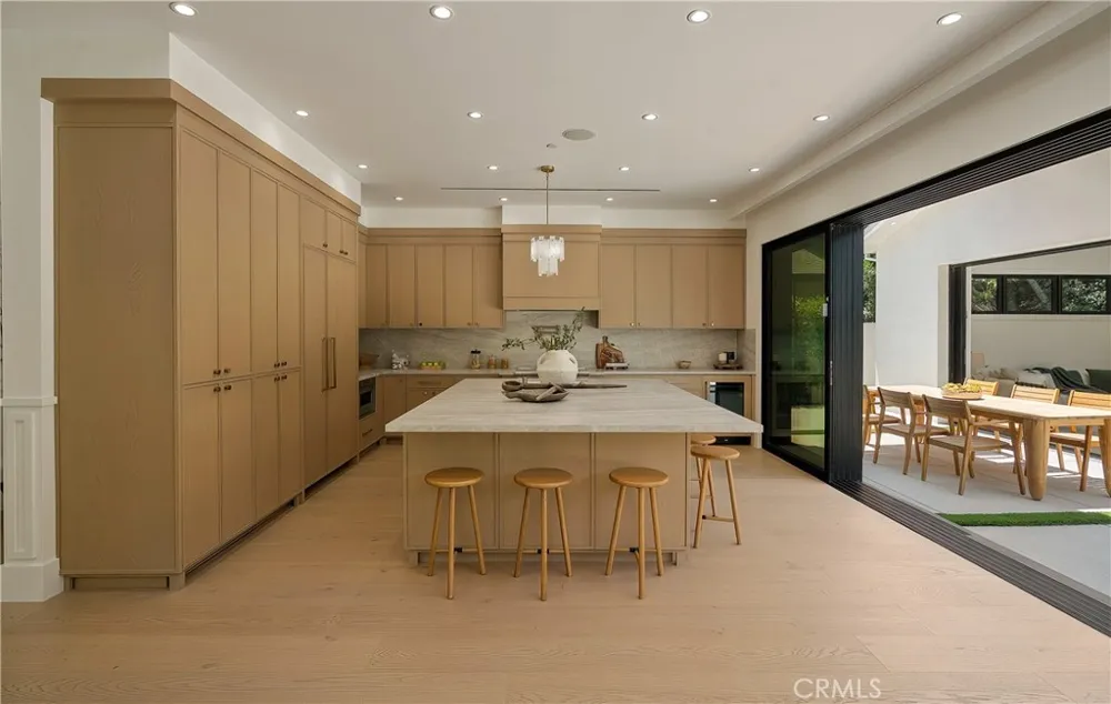 4517 Longridge Avenue Sherman Oaks, CA 91423