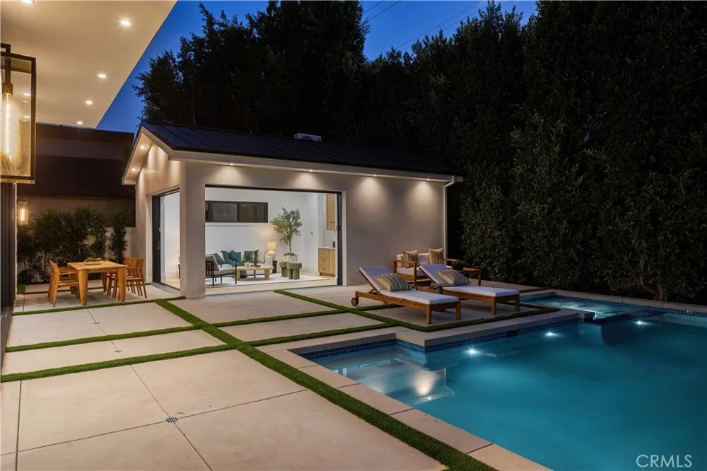 4517 Longridge Avenue Sherman Oaks, CA 91423