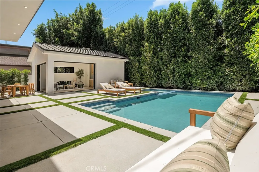 4517 Longridge Avenue Sherman Oaks, CA 91423