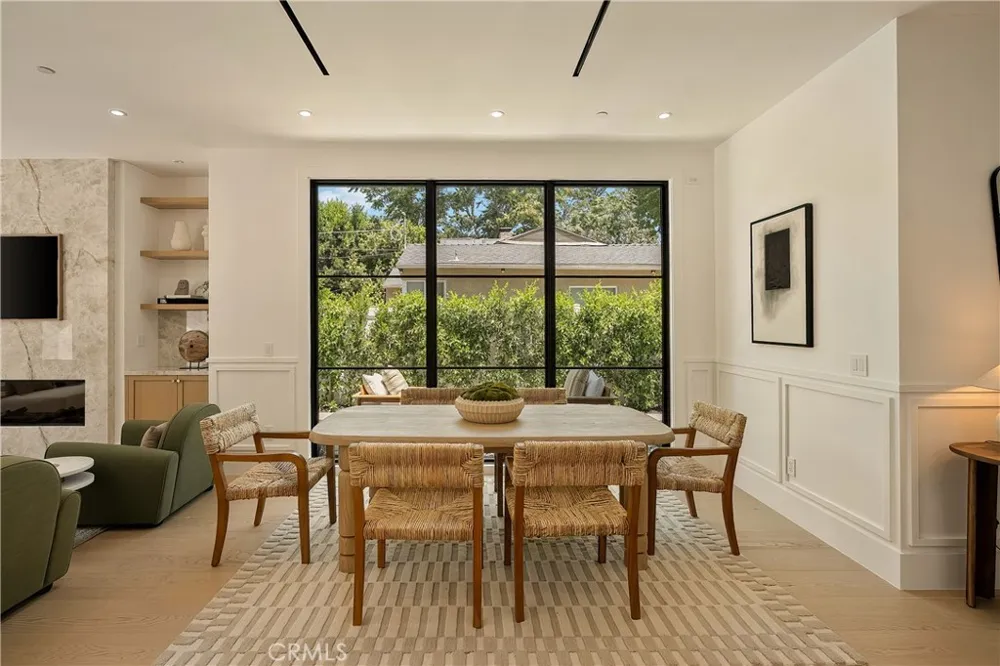 4517 Longridge Avenue Sherman Oaks, CA 91423