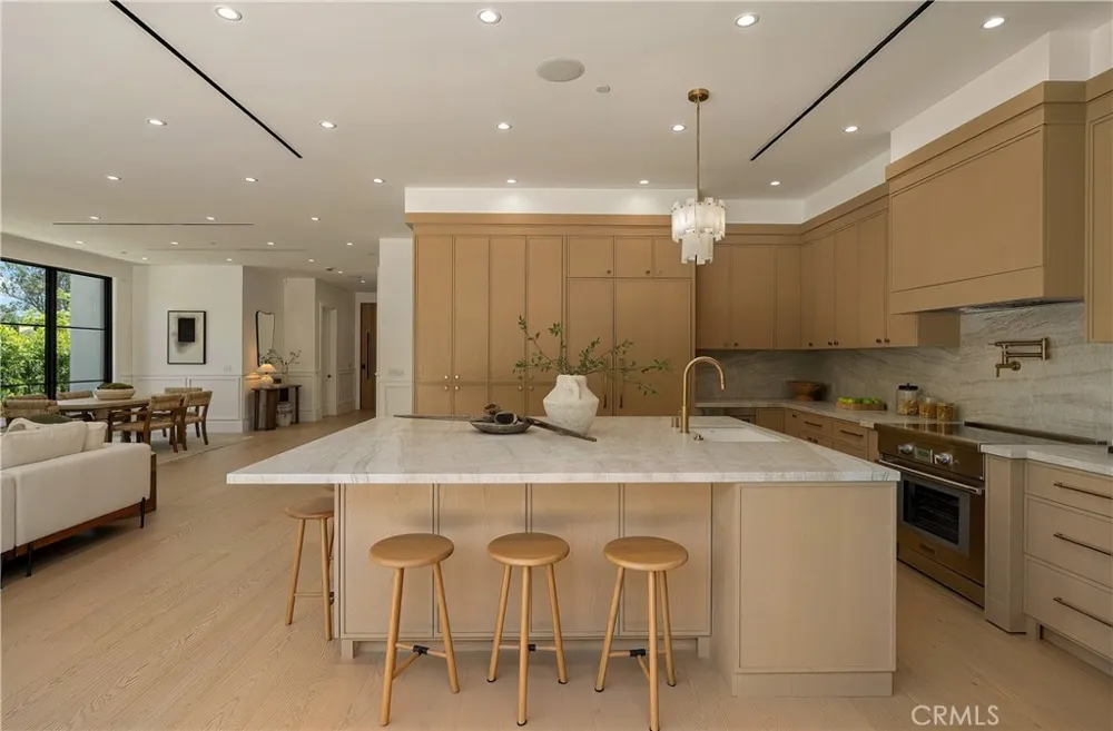 4517 Longridge Avenue Sherman Oaks, CA 91423