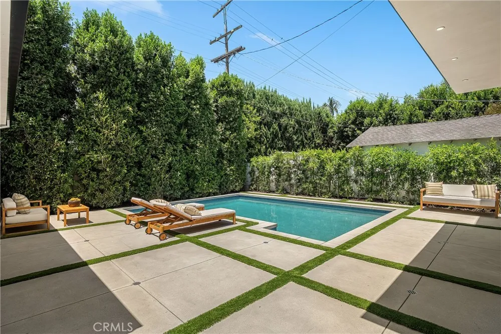 4517 Longridge Avenue Sherman Oaks, CA 91423