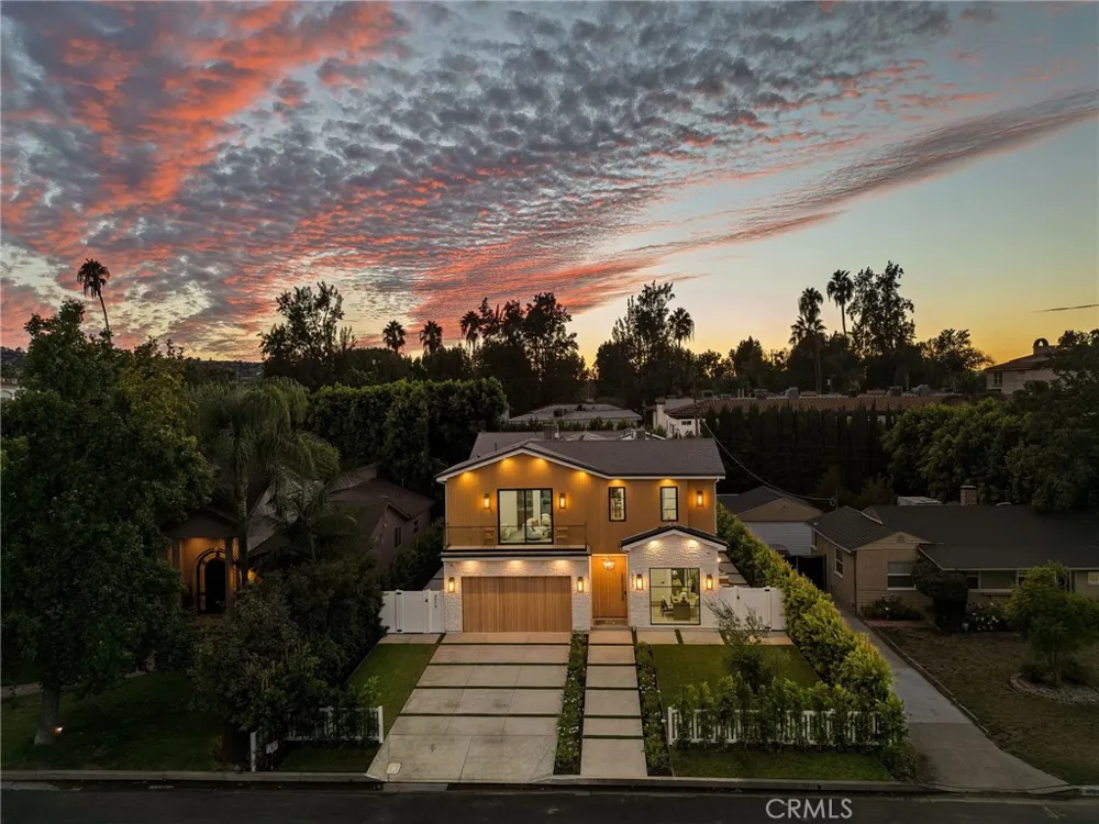 4517 Longridge Avenue Sherman Oaks, CA 91423