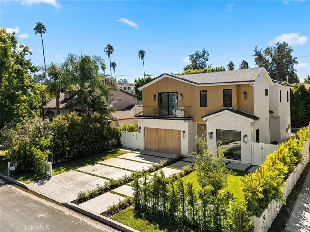 4517 Longridge Avenue Sherman Oaks, CA 91423