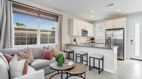 2666 E Lincoln Paseo