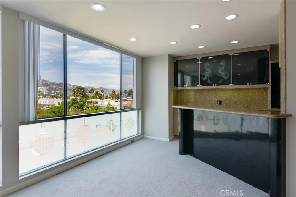441 Oakhurst #604 Beverly Hills, CA 90210