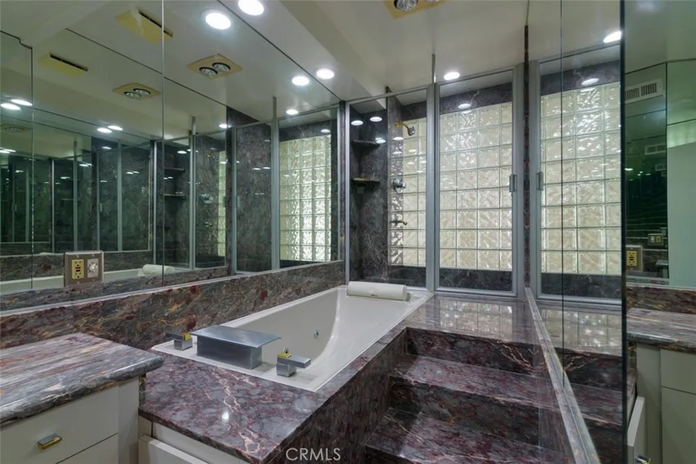 441 Oakhurst #604 Beverly Hills, CA 90210