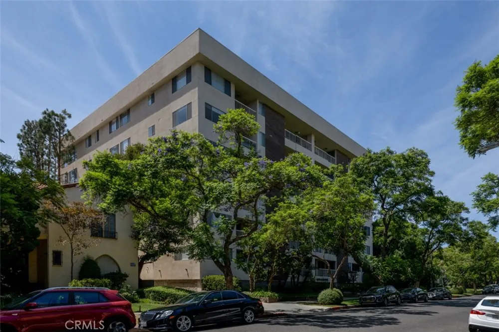 441 Oakhurst #604 Beverly Hills, CA 90210