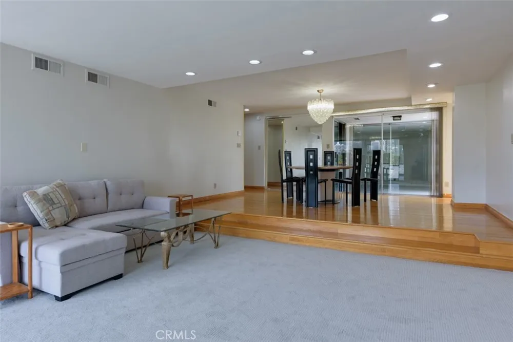 441 Oakhurst #604 Beverly Hills, CA 90210