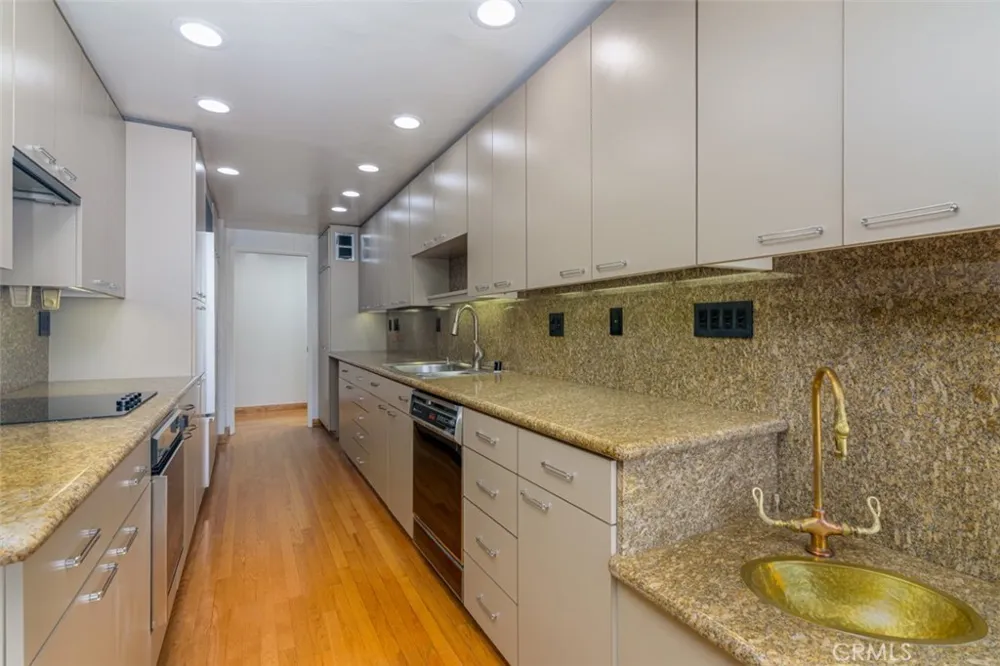 441 Oakhurst #604 Beverly Hills, CA 90210