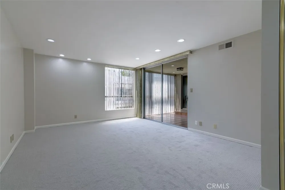 441 Oakhurst #604 Beverly Hills, CA 90210