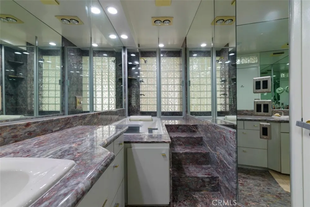 441 Oakhurst #604 Beverly Hills, CA 90210