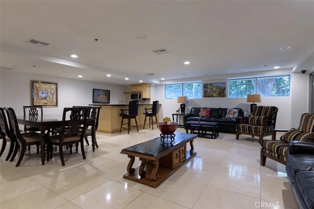 441 Oakhurst #604 Beverly Hills, CA 90210