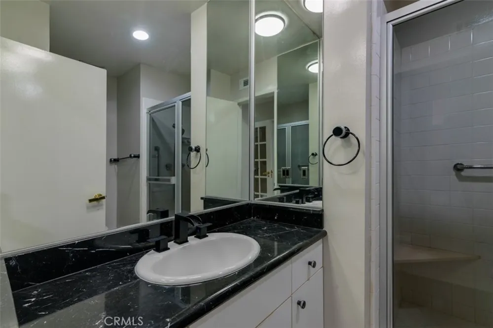 441 Oakhurst #604 Beverly Hills, CA 90210