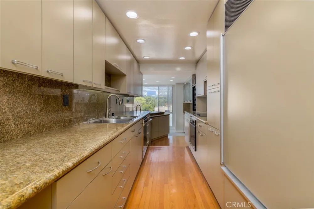 441 Oakhurst #604 Beverly Hills, CA 90210