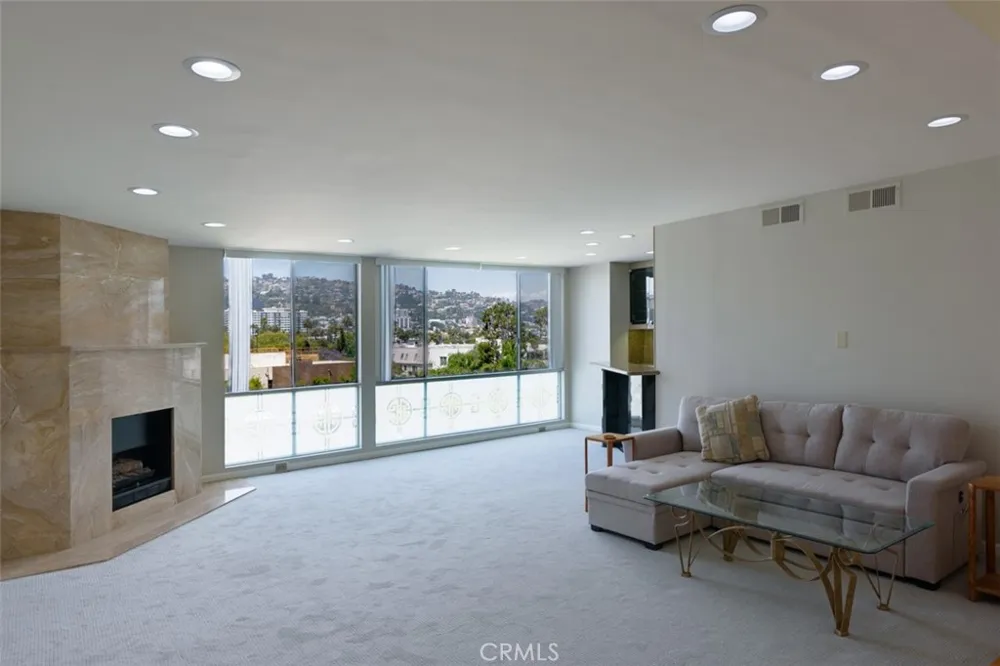 441 Oakhurst #604 Beverly Hills, CA 90210